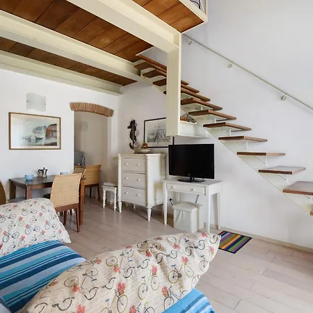 Il Borgo Cavour アパート カポリーヴェリ